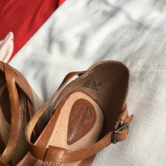 New Leather Sandals/Shoe - Picture 5 of 7